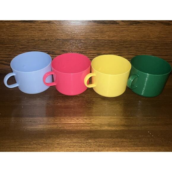 Kitschy Smiley Face Plastic Cups 1970's 3D Nose Dolce Vita - Picture 7 of 7